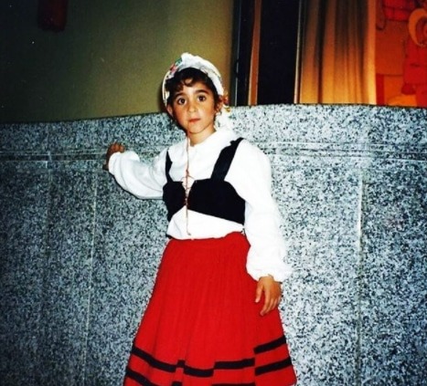  Alba Flores' childhood photo