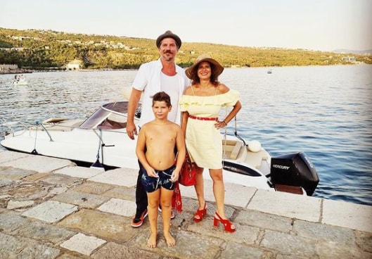Luka Peroš along with his wife Paula Feferbaum and son