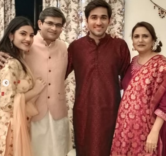  Mugdha Agarwal with her family