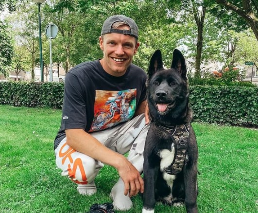 Enzo Knol with his dog