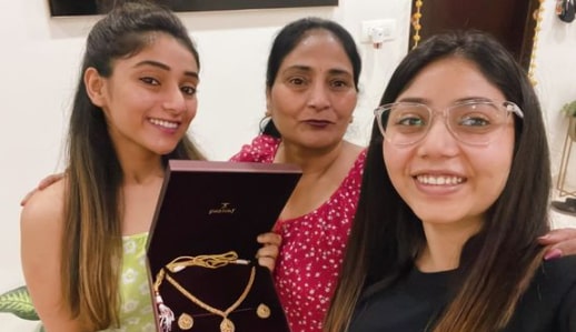 Paayal Jain with her mother and sister