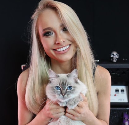 Sophie Lloyd with her pet cat