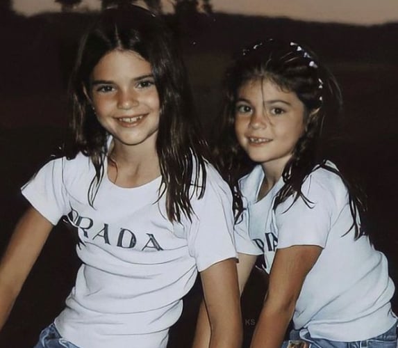 Young Kylie Jenner with her sister kendall