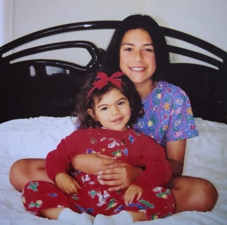 Young Lauren Babic with her little sister Jennifer