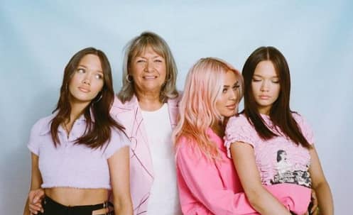 Lottie Tomlinson  with her mother and sister 