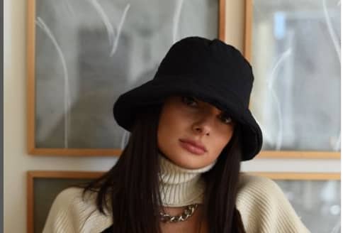 Paige desorbs in black cap