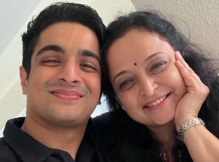 Ranveer Allahbadia with his mom Swati Allahbadia