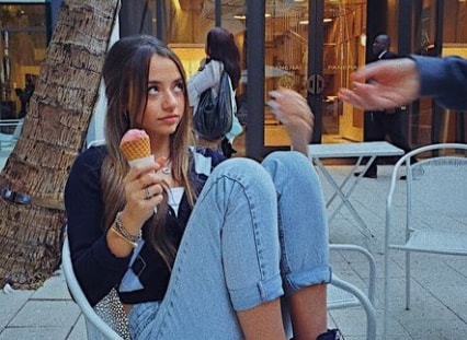 Sarah Khalifa eating ice cream