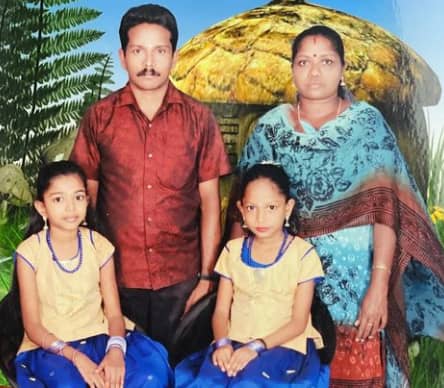 Amala Shaji with her parents and her sibling 