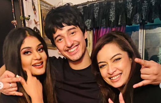 Aryann Bhowmik with two actresses