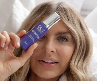 Elle Ferguson promotes a cosmetic product