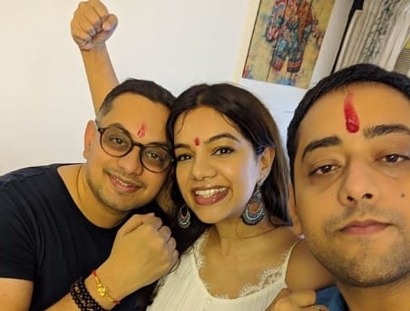 Nidhi Singh with her brothers