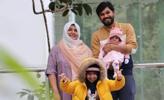 Sharaf U Dheen with his wife and daughters