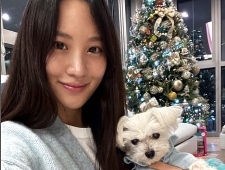 Claudia Kim with her pet dog