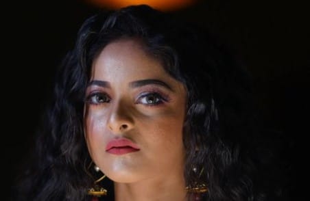 Diya Mukherjee looks beautiful and captivating