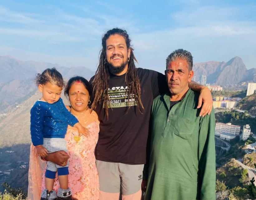 Hansraj Raghuwanshi Wife, Family, Age, Songs, Height