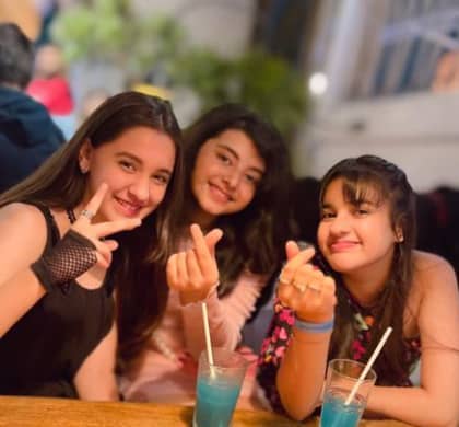 Naisha Khanna with her friends 