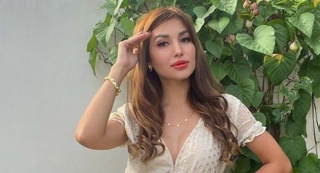 Nathalie Hart looks gorgeous and attractive 