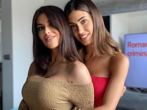 Claudia Nargi in modeling poses with her sister Federica Nargi