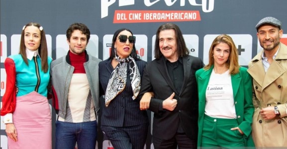 Edgar Vittorino with the other stars attending the Premios PLATINO award show