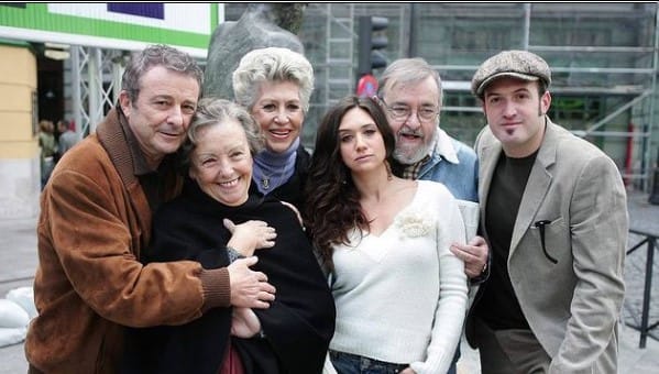 María Botto with the casts of ''Hustle'' film
