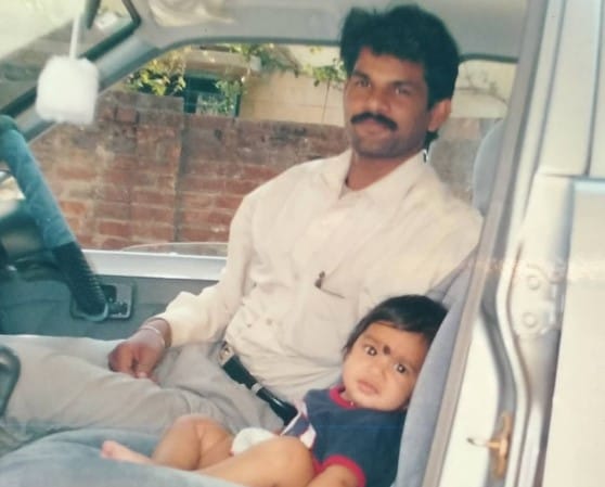 Childhood picture of Shreya with her father