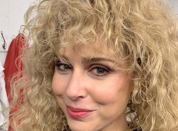 Cara Buono Age, Height, Net Worth, Family, Husband, Daughter, Stranger Things, Movies, Tv-Shows, Supergirl, Biography, Wiki