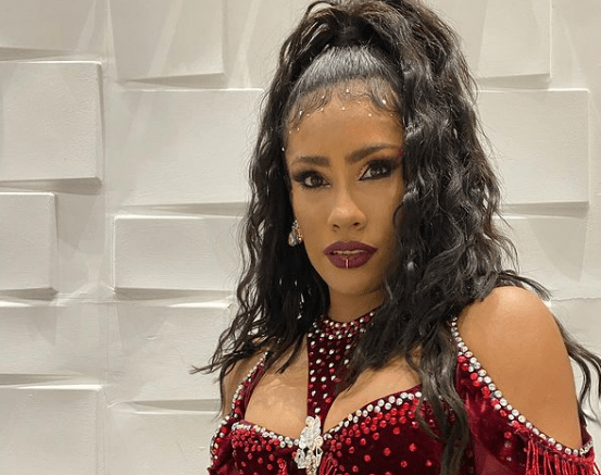 LeoStephanie Moreno looks adorable in a dance costume