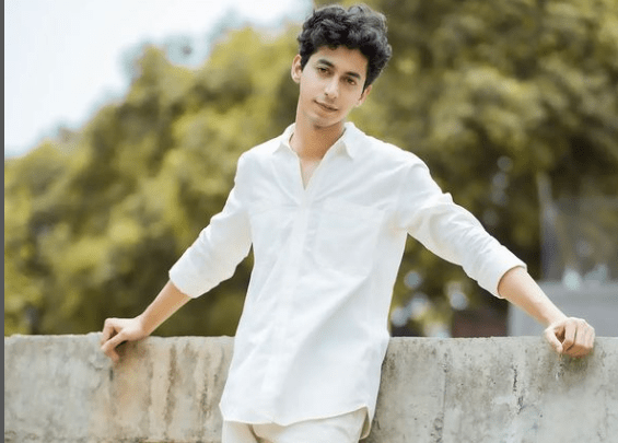Mihir Ahuja looks handsome and smart in a white shirt