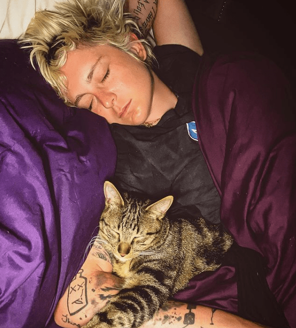 Gigi Gorgeous sleeping with her pet cat