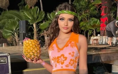 Prymrr taking pictures with a pineapple