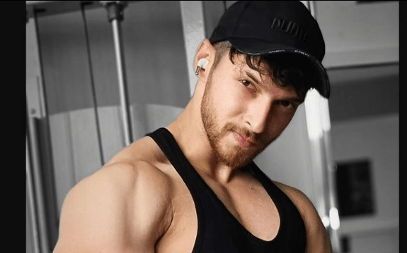 Rohit Chauhan (trainwithrc) Biography, Age, Height, Family, Net Worth, Girlfriend, Fitness