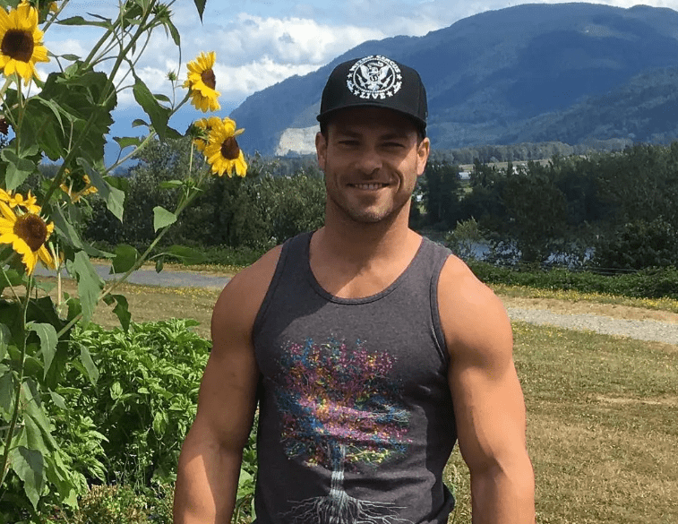 Shawn Roberts Height, Age, Net Worth, Wife, Movies