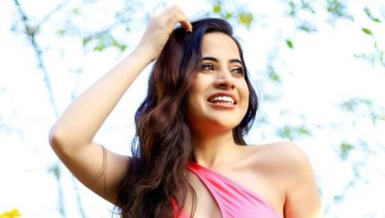 Urfi Javed Age, Height, Net Worth, Family, Parents, Boyfriend | Stark Times