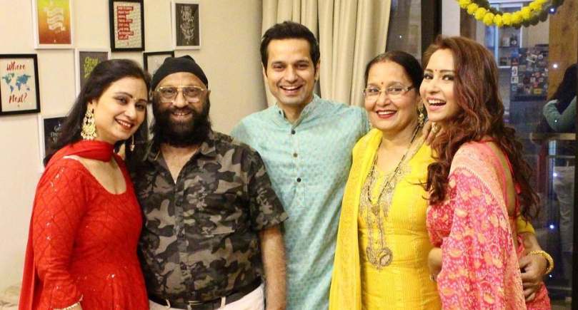 Vicky Arora family, parents, siblings, father, mother, sister vinny arora