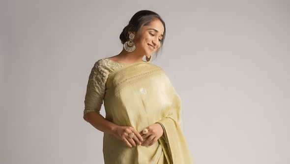 Zahara Sethjiwala looks stunning in a saree