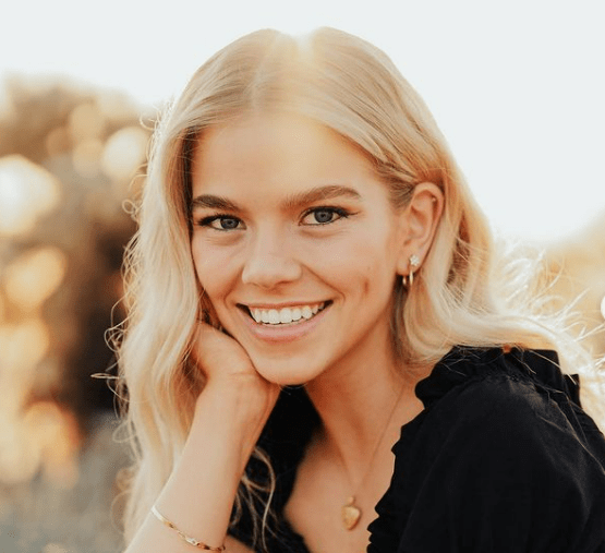 Becca Memes Age, Height, Net Worth, Resume, Family, Boyfriend, Sister, Wiki, Real Name