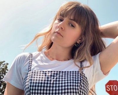 Courtney Taylor Burness Age, Height, Net Worth, Family, Parents, Boyfriend, Movies, Tv-Shows, Instagram, Biography, Wiki