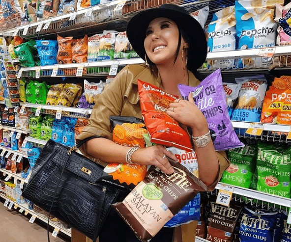 Jaclyn Hill at a grocery store