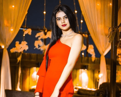 Kanishka Sharma looks stunning and sizzling in an orange outfit
