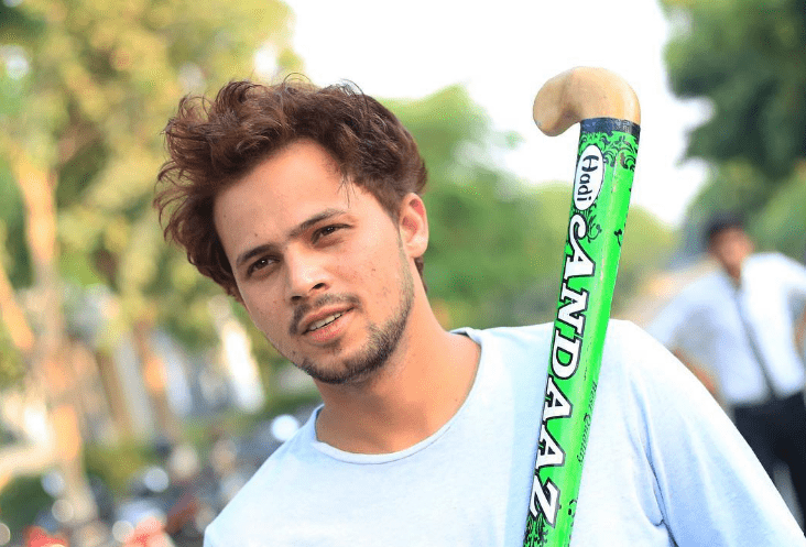 Zayn Saifi doing photoshoots with a hockey stick