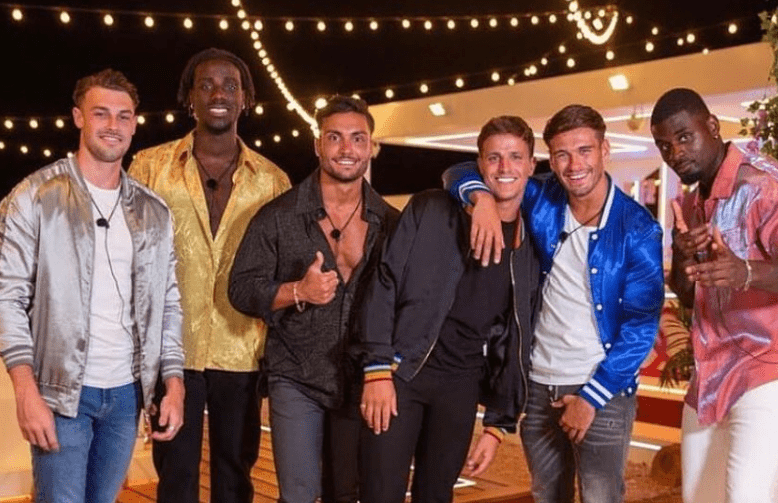 Andrew Le Page with some male contestants of the ''Love Island'' season 8