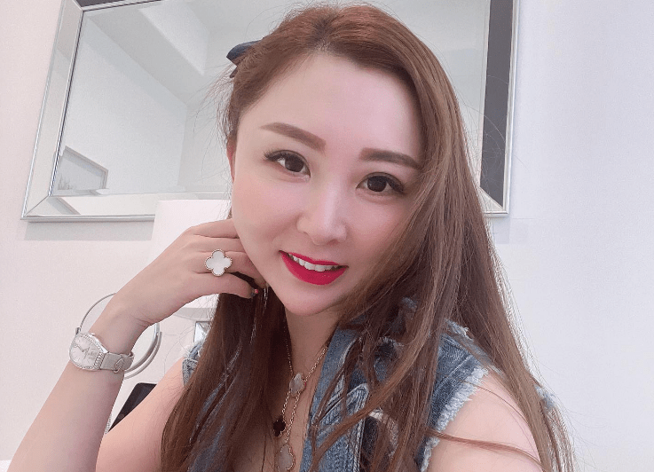 Annie Wang looks pretty and gorgeous