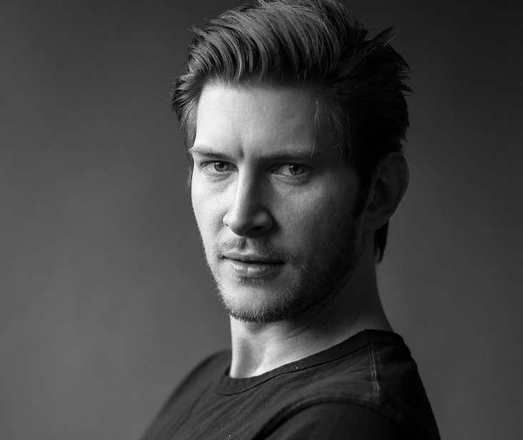 Greyston Holt Age, Height, Net Worth, Movies, Tv-Series, Wife