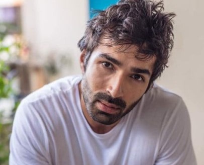 Varun Mitra Age, Height, Net Worth, Family, Girlfriend, Movies, Tv Shows, Tejas, Biography, Wiki