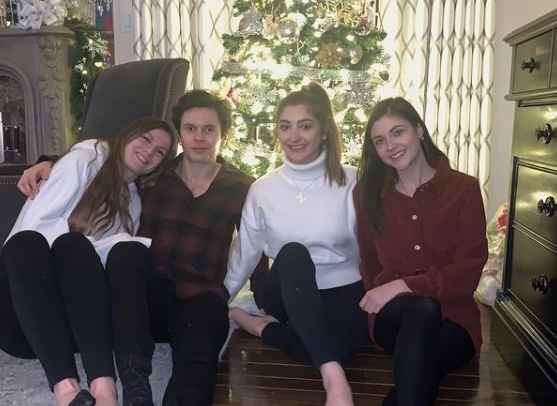 Will Tennyson with his sisters and girlfriend 