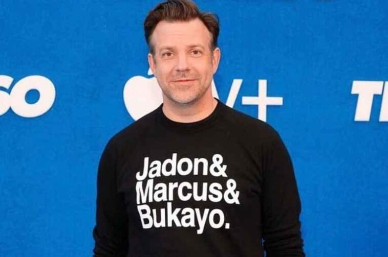 How Tall is Jason Sudeikis?