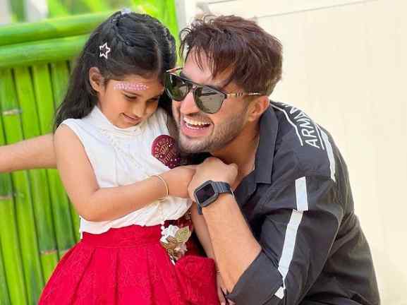 Jassie Gill showcasing his daughter