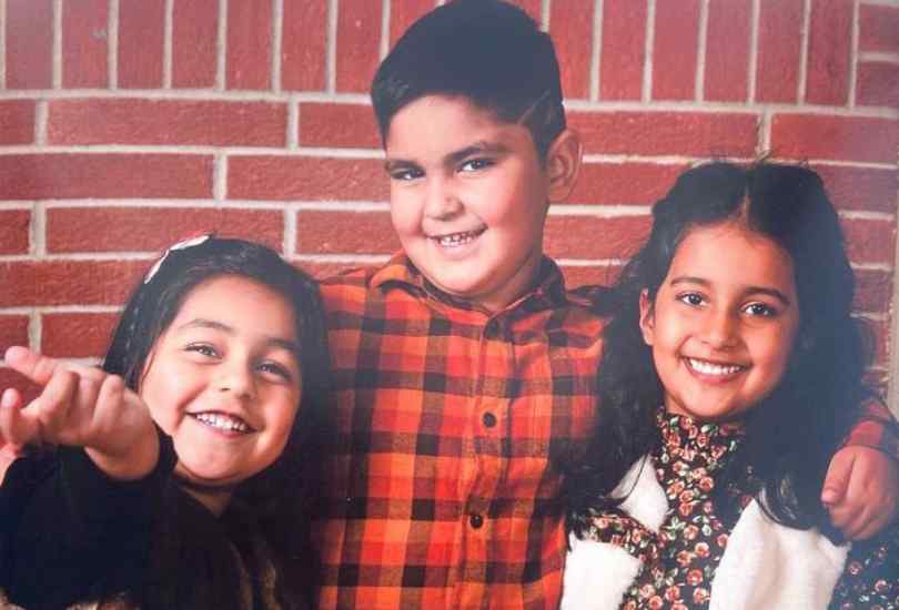 Childhood pic of Jassi Gill with his sisters
