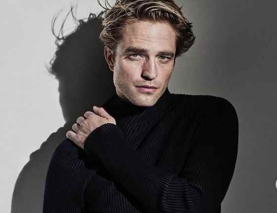  Robert Pattinson in a modeling pose